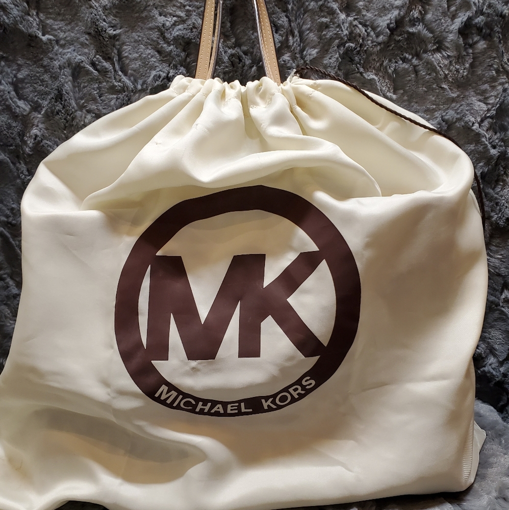 Michael Kors Purse - Picture 7 of 7